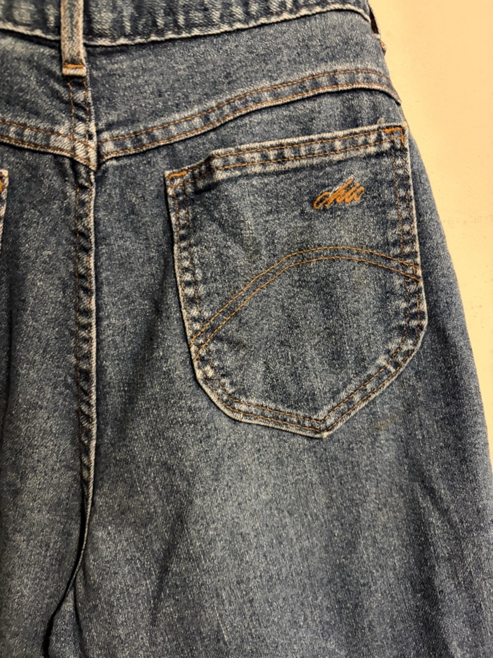 chic High-Rise Blue Denim Jeans with Embroidered Back Pocket